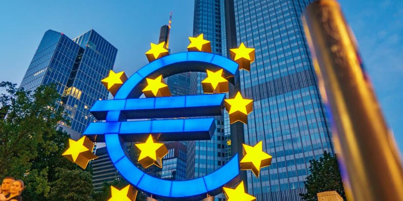 EUR/USD Dips After Supreme Court Tariff Ruling as PCE Data Adds Mixed Signals