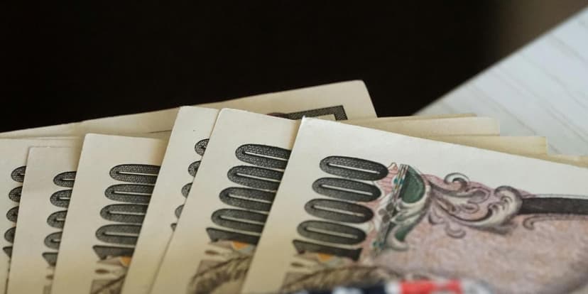 USD/JPY Slips as BoJ Hike Bets Rise and Fed Expectations Ease